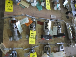 LOT (4) VALVES, GLOBE TYPE, 1/2" SIZE, 2735 PSIG AT 680 DEG F RATING, SS MATERIAL, SOCKET WELD CONNECTIONS, SA351 CF8M SPECIFICATION. REFERENCE ORIGINAL SHOP ORDERS EB950-2 & EB950-4, PART # 1/2"-1878-GLOBE (W-51) LOADING & HANDLING FEE $15-